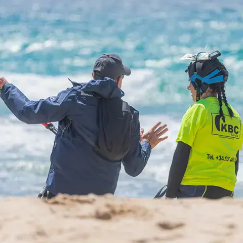 Cours de kitesurf sur la plage