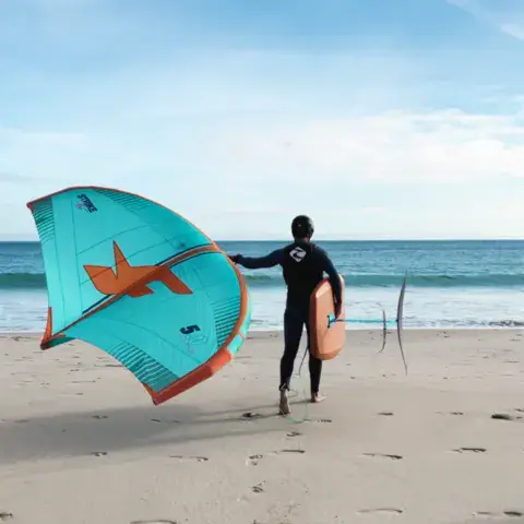 Wingfoil sur la plage