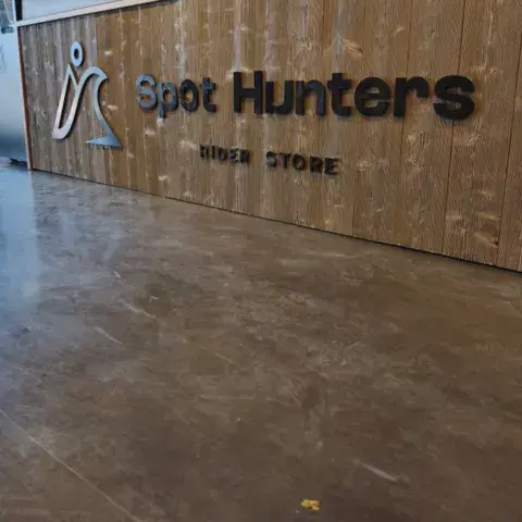 L'accueil de la boutique Spot Hunters, au centre commercial Moov