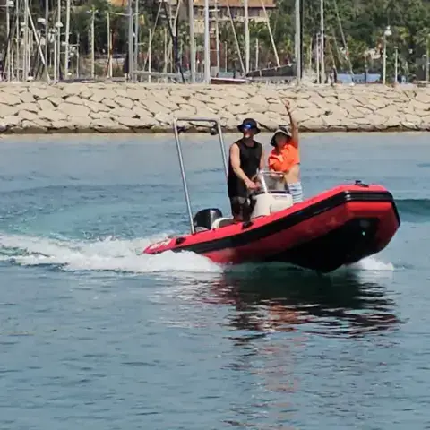 Bateau de sécurité de l'école Kitesur