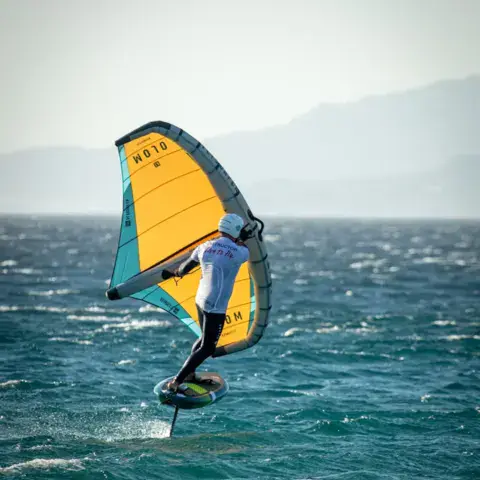 Session de wingfoil au large de Tarifa
