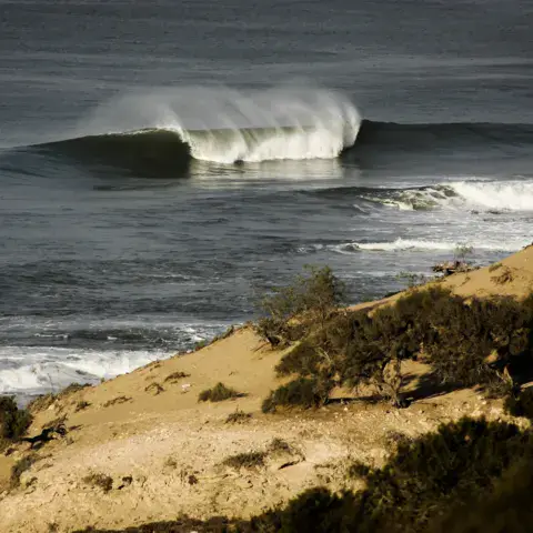 Une vague sur la côte d'Essaouira