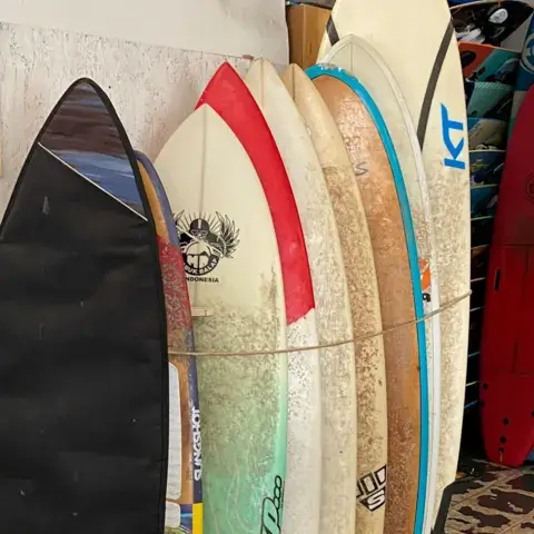 Le parc de planches de location, prêtes à rider