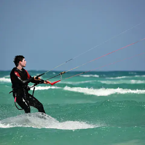 Session de kite à Kite Beach