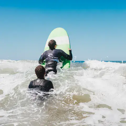 Cours de surf sur la plage du Pin Sec