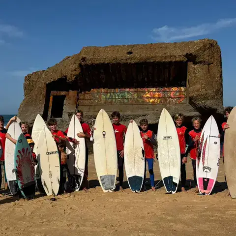 Compétiteurs du club avec leurs planches