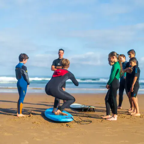 Cours de surf de l'école Habia à Saint-Jean-de-Luz