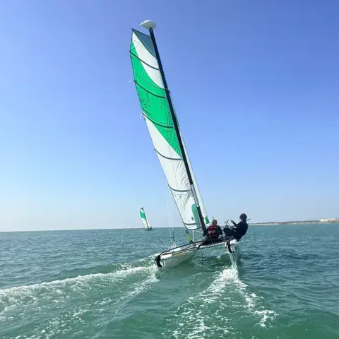 Cours de voile à la base nautique de Saint-Jean-de-Monts