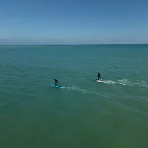 Initiation à l'e-foil avec Line Up à Oléron