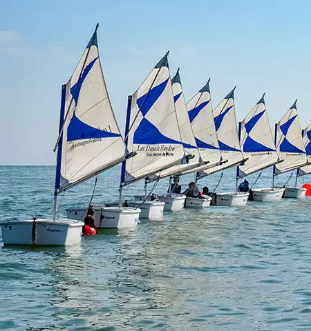 Flotte de dériveurs de l'école de voile des Dunes de Flandre