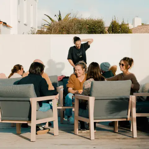 Terrasse du café-shop de l'école