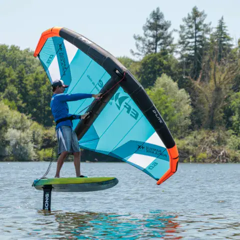 Wingfoil sur le plan d'eau de l'Erdre