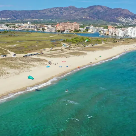 Vue aérienne de la plage et de la côte