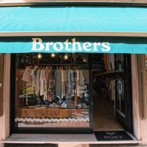 Façade du Brothers Surf Shop