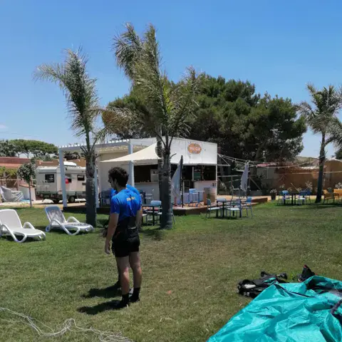 Espace de préparation du matériel devant la base