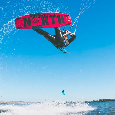 Kitesurfeur sur la lagune