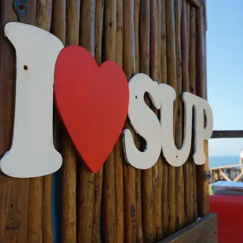 Enseigne « I love SUP » de la base