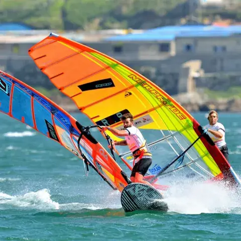 Windsurf en navigation sur une planche à voile