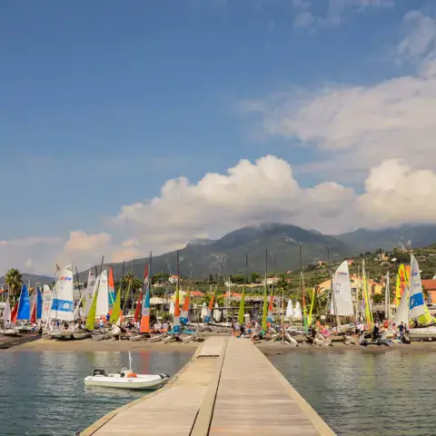 Le port de Loano et la jetée du club