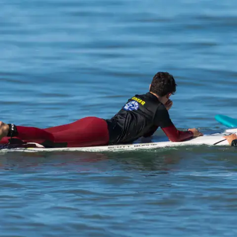 Surfeur sur la vague