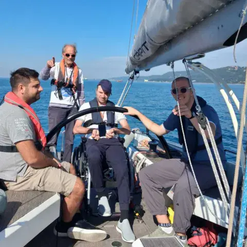 Sortie en voilier avec un équipage mixte