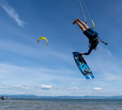 Kitesurfeur en action