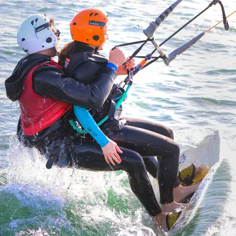 Cours de kitesurf en tandem