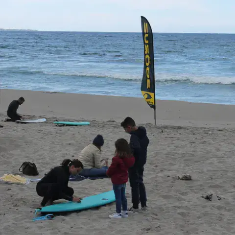Cours de surf sur la plage
