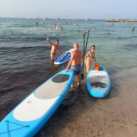 Stand up paddle sur la plage