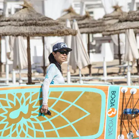 Planche de stand up paddle sur la plage
