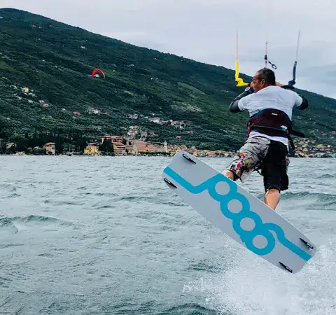 Kitesurfeur sur le lac de Garde