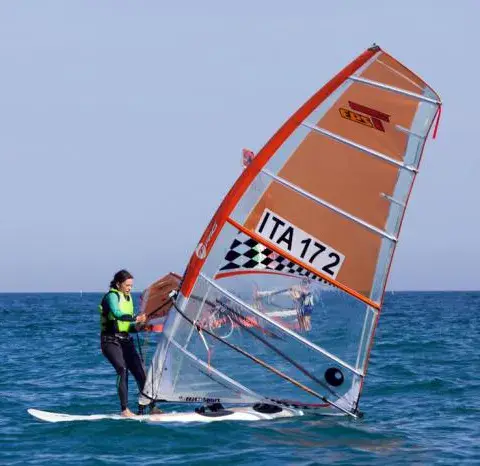 Windsurfeur en navigation