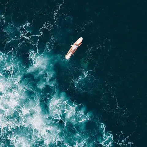 Surfeur vu du ciel