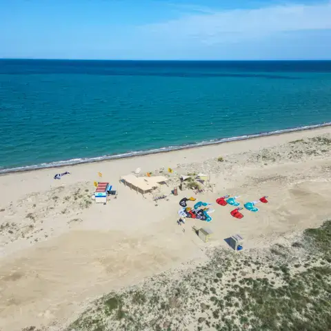 La plage et la station vues du ciel