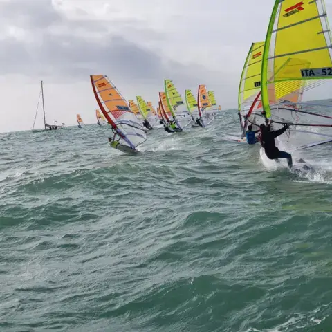 Régate de planches à voile