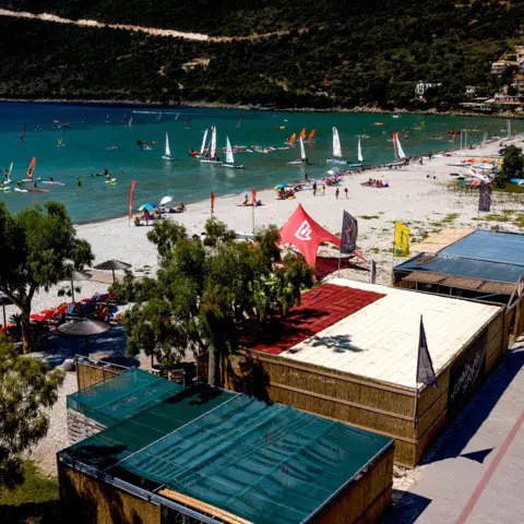Vue aérienne de la plage et de la station