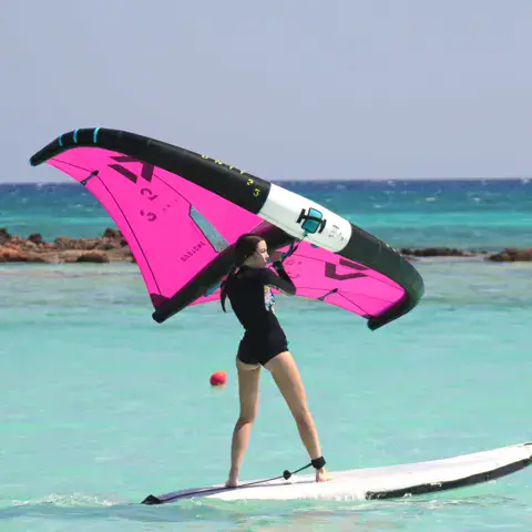 Pratique du wing en eau peu profonde