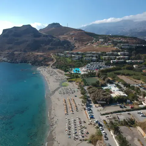 Vue aérienne de la baie et de la plage