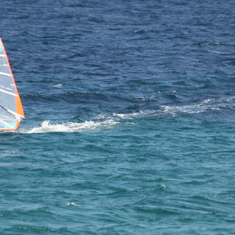 Deux planchistes en navigation
