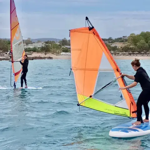 Cours de windsurf avec un moniteur