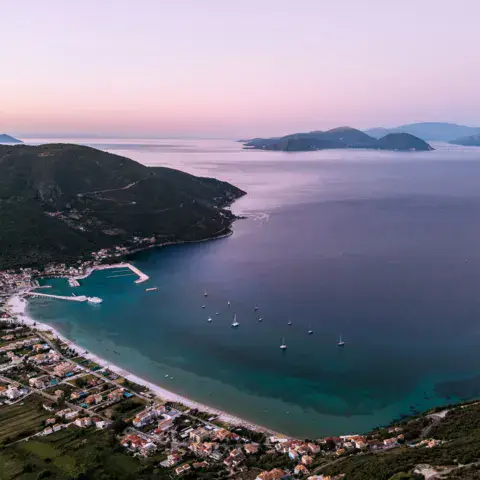Vue aérienne de la baie de Vasiliki