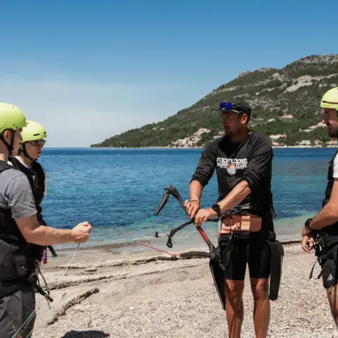 Briefing sur la plage avant la leçon