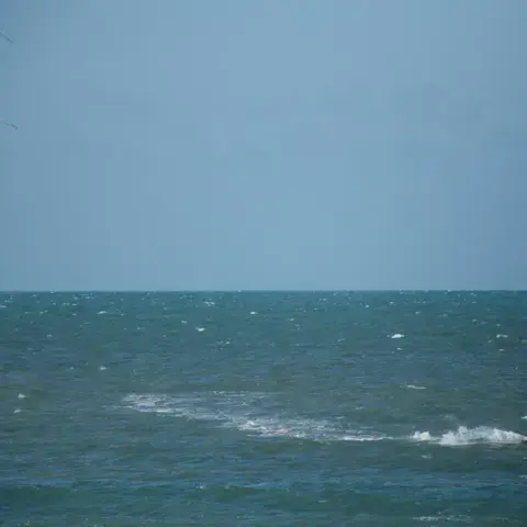 Kitesurfeur sur l'eau