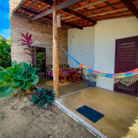 Terrasse d'un chalet avec hamac