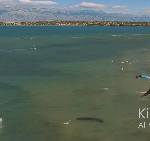 Vue aérienne de la plage et de la lagune