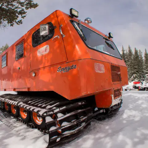 Le 4x4 chenillé qui assure le transport en hiver