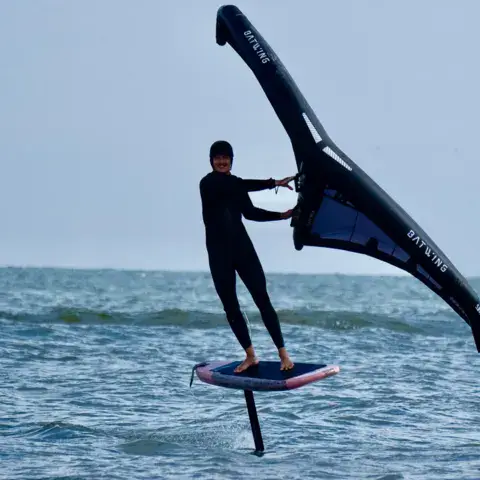 Wingfoil en pleine navigation