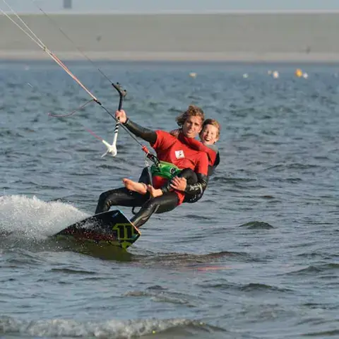 Cours de kitesurf en tandem
