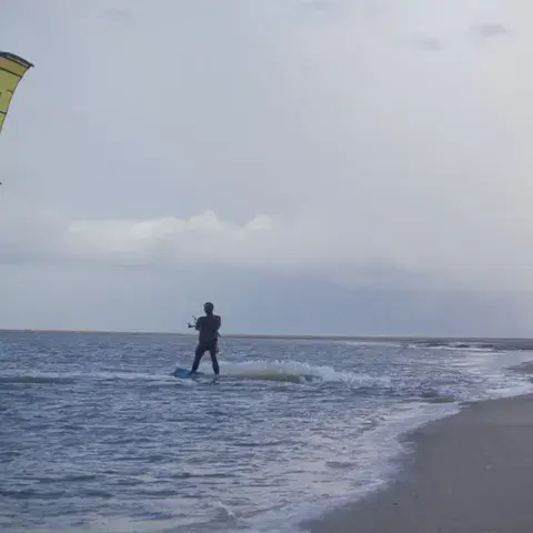 Kitesurfeur sur la mer du Nord