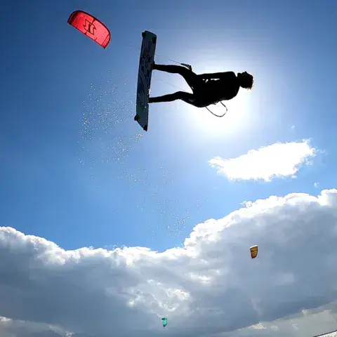 Saut en kitesurf